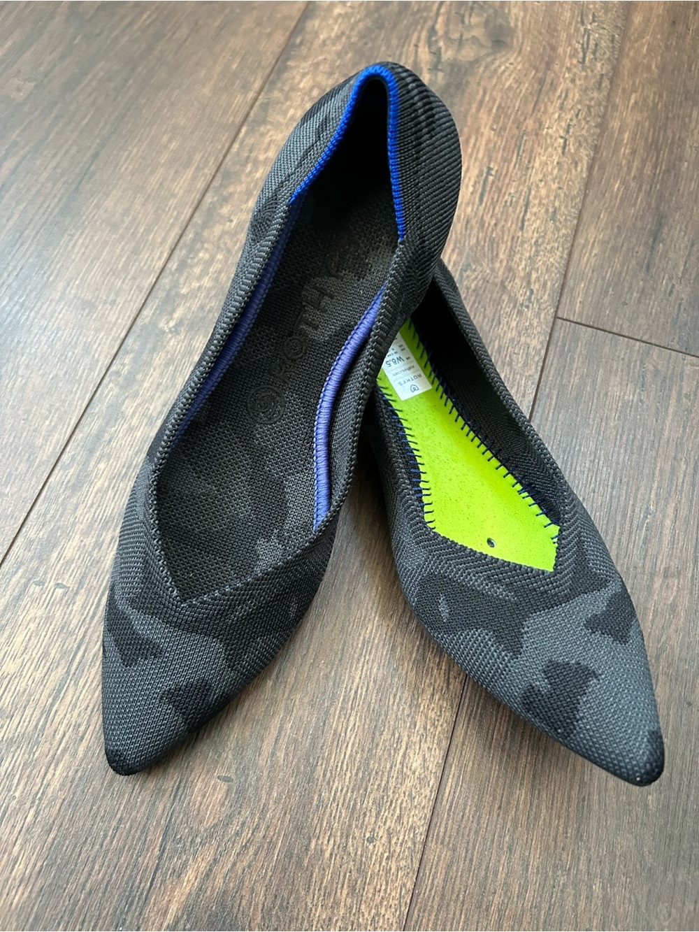 Women’s Black Pointed Ballet Flats LEFT INSOLE MISSING